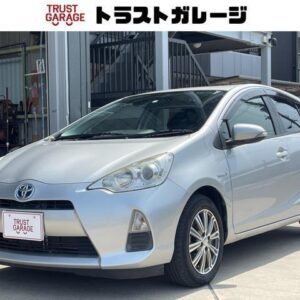 2012 Toyota Aqua silver hybrid used car Japan export