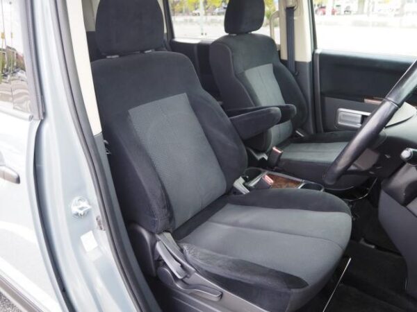 Ref:AUX-13376657 MITSUBISHI DELICA D:5 2009 - Image 11