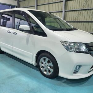 2013 Nissan Serena pearl gasoline used car Japan export