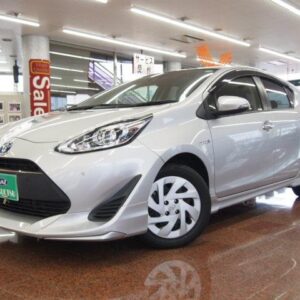 2018 Toyota Aqua silver hybrid used car Japan export