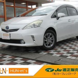 2013 Toyota Prius Alpha pearl hybrid used car Japan export