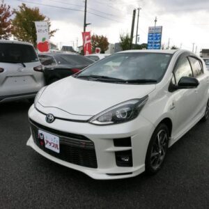 2019 Toyota Aqua pearl hybrid used car Japan export