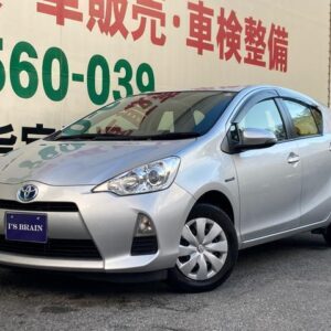 2014 Toyota Aqua silver hybrid used car Japan export