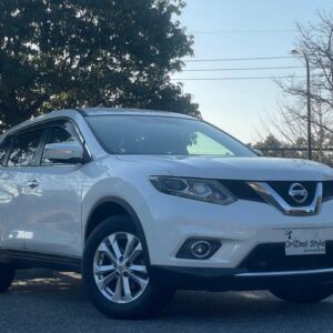 2014 Nissan X-Trail pearl gasoline used car Japan export