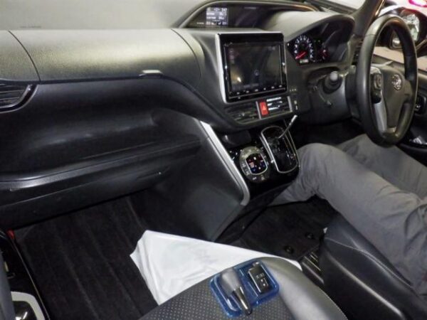 Ref:AUX-17397010 TOYOTA VOXY 2021 - Image 3