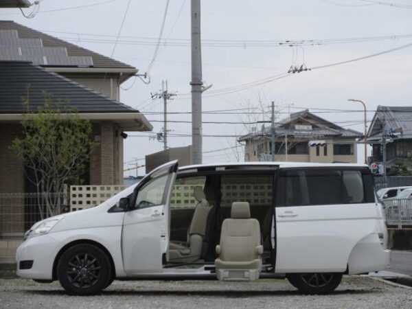 Ref:AUX-17481686 TOYOTA ISIS 2013