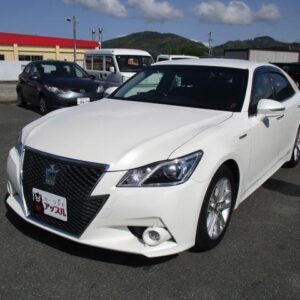 2014 Toyota Crown Hybrid pearl hybrid used car Japan export