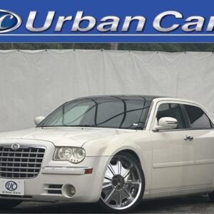 2011 Chrysler Chrysler 300 white gasoline used car Japan export