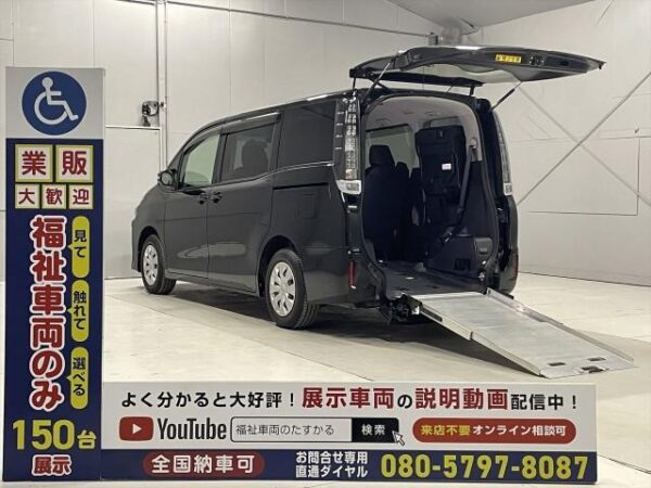 Ref:AUX-18143587 TOYOTA VOXY 2014