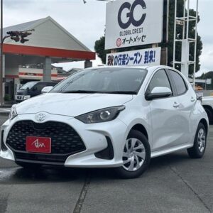 2024 Toyota Yaris white gasoline used car Japan export