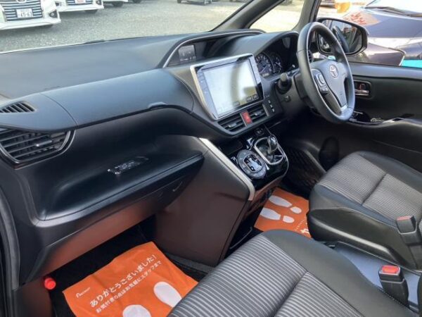 Ref:AUX-18231079 TOYOTA VOXY 2019 - Image 11