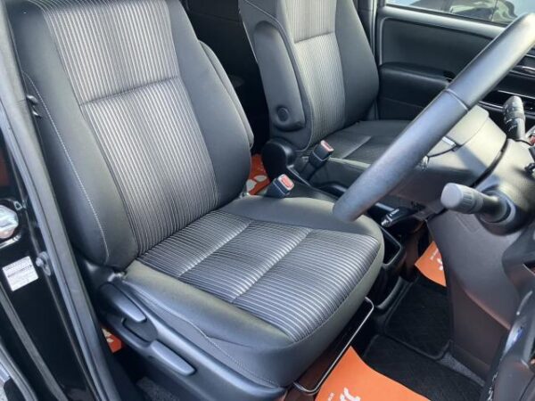 Ref:AUX-18231079 TOYOTA VOXY 2019 - Image 10