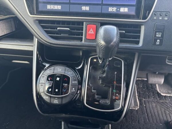 Ref:AUX-18290030 TOYOTA VOXY 2020 - Image 6