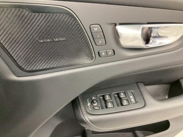Ref:AUX-18301685 VOLVO XC60 2022 - Image 11