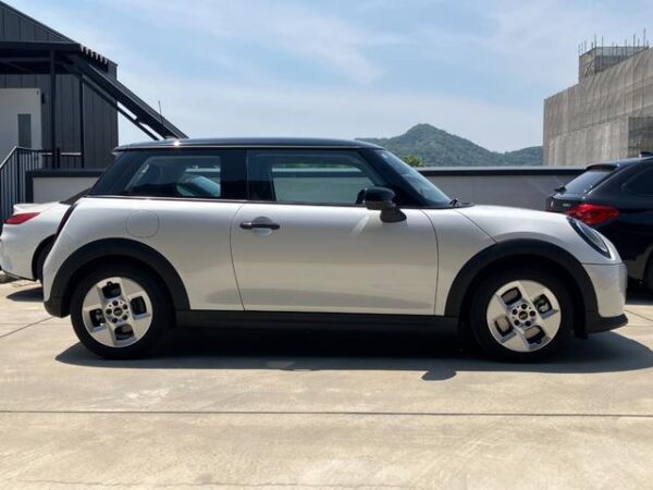 Ref:AUX-18315540 MINI MINI 2024 - Image 7