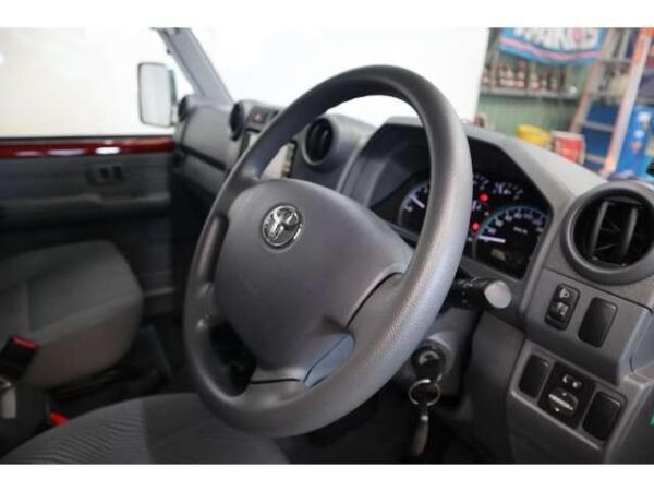 Ref:AUX-18386367 TOYOTA LAND CRUISER 70 2015 - Image 14