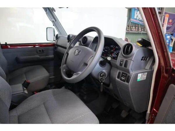 Ref:AUX-18386367 TOYOTA LAND CRUISER 70 2015 - Image 3