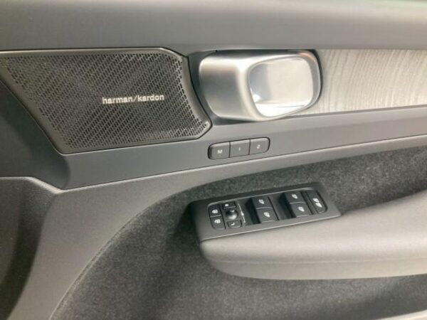 Ref:AUX-18389668 VOLVO XC40 2024 - Image 11
