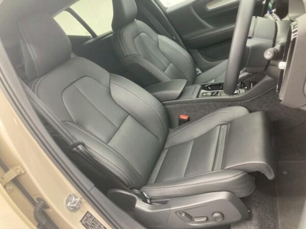 Ref:AUX-18389668 VOLVO XC40 2024 - Image 3