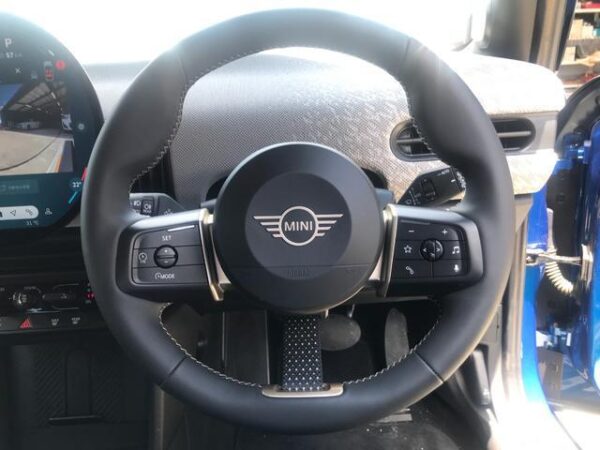 Ref:AUX-18402394 MINI MINI 2024 - Image 16