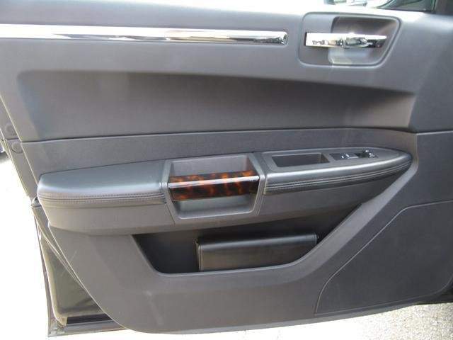 Ref:AUX-18404336 CHRYSLER CHRYSLER 300C 2010 - Image 11