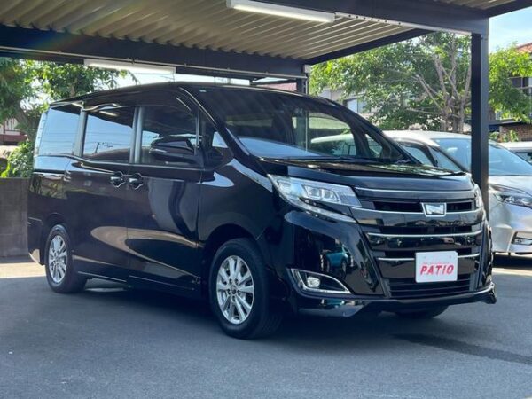 Ref:AUX-18458818 TOYOTA NOAH 2017 - Image 2