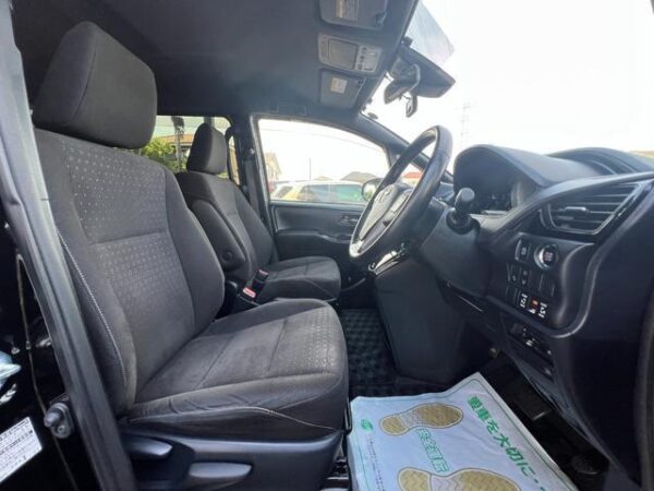 Ref:AUX-18458818 TOYOTA NOAH 2017 - Image 11