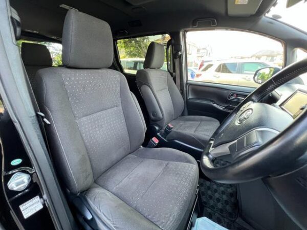 Ref:AUX-18458818 TOYOTA NOAH 2017 - Image 12