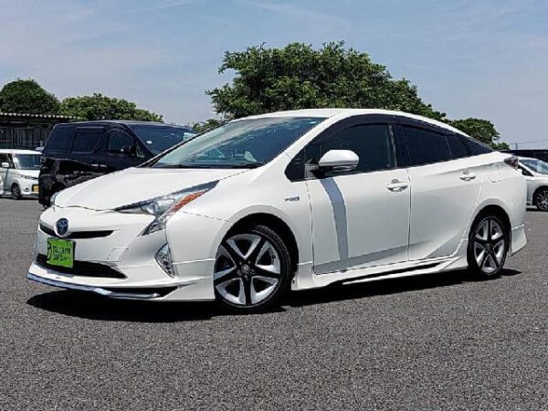 Ref:AUX-18470038 TOYOTA PRIUS 2018