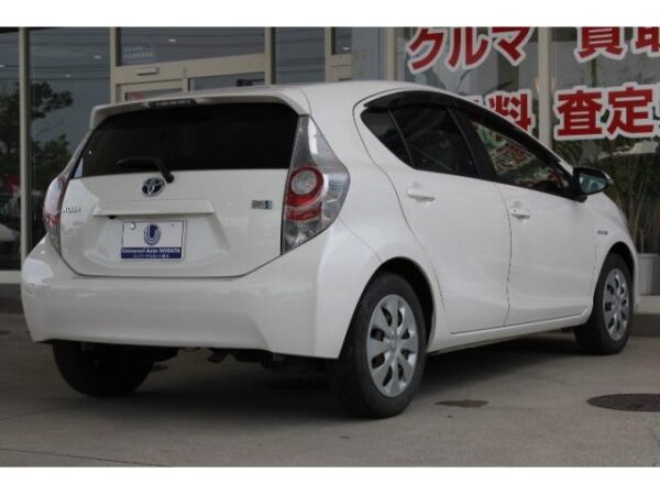 Ref:AUX-18511212 TOYOTA AQUA 2013 - Image 2