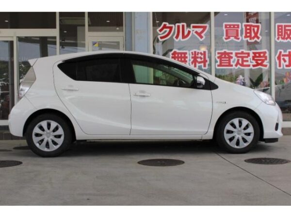 Ref:AUX-18511212 TOYOTA AQUA 2013 - Image 13
