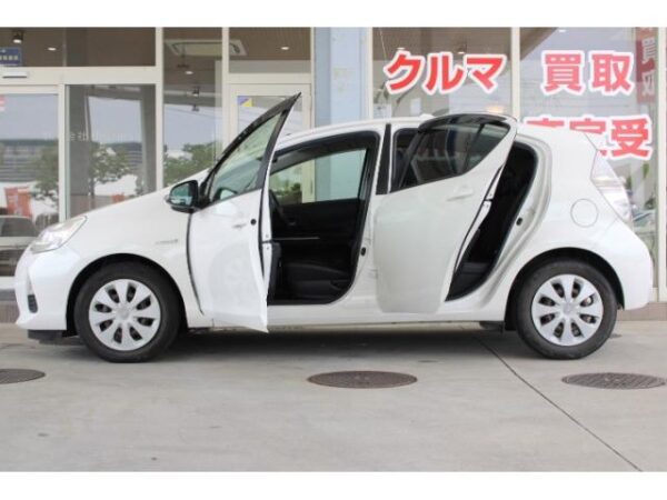 Ref:AUX-18511212 TOYOTA AQUA 2013 - Image 16