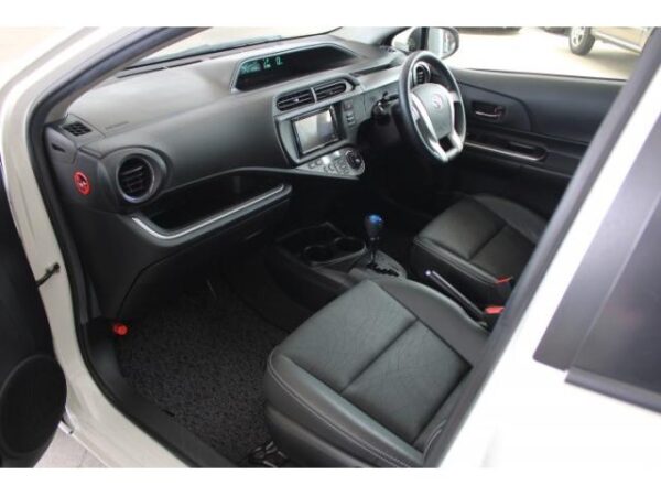 Ref:AUX-18511212 TOYOTA AQUA 2013 - Image 19