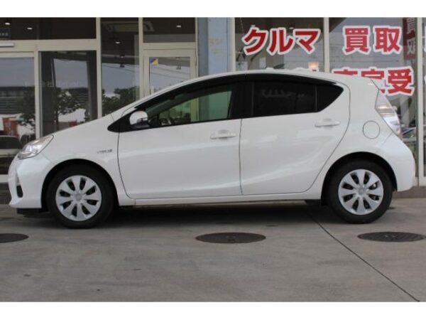 Ref:AUX-18511212 TOYOTA AQUA 2013 - Image 3