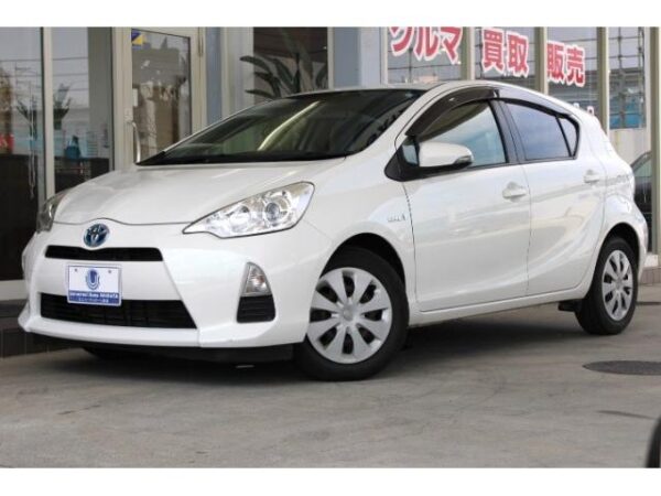 Ref:AUX-18511212 TOYOTA AQUA 2013