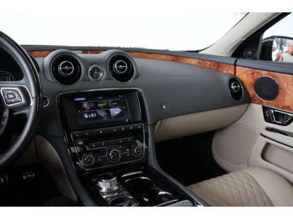 Ref:AUX-18518917 JAGUAR XJ 2016 - Image 18