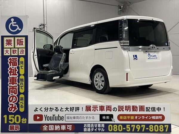 Ref:AUX-18540498 TOYOTA VOXY 2020