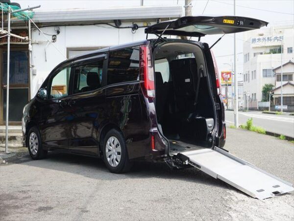 Ref:AUX-18576024 TOYOTA NOAH 2014