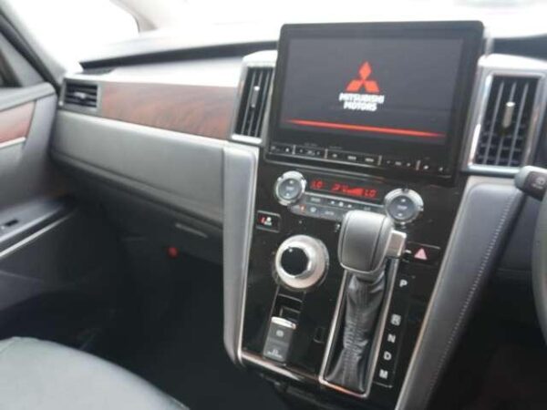 Ref:AUX-18590922 MITSUBISHI DELICA D:5 2022 - Image 6
