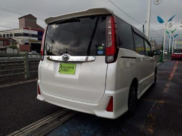 Ref:AUX-18594676 TOYOTA NOAH 2015 - Image 2