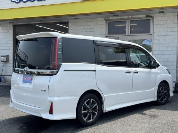 Ref:AUX-18598132 TOYOTA NOAH 2020 - Image 6