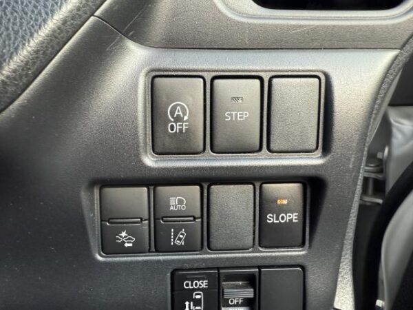 Ref:AUX-18644571 TOYOTA VOXY 2018 - Image 17