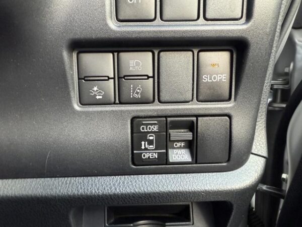 Ref:AUX-18644571 TOYOTA VOXY 2018 - Image 18