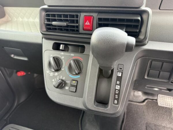 Ref:AUX-18644573 DAIHATSU TANTO 2020 - Image 19