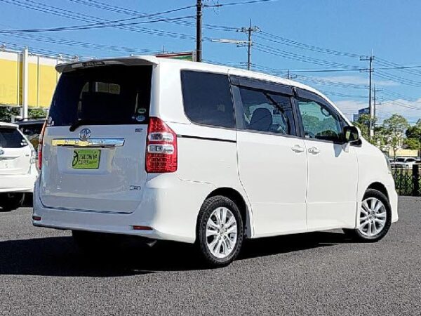 Ref:AUX-18683533 TOYOTA NOAH 2012 - Image 2