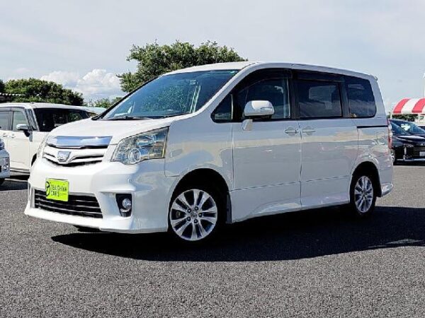 Ref:AUX-18683533 TOYOTA NOAH 2012