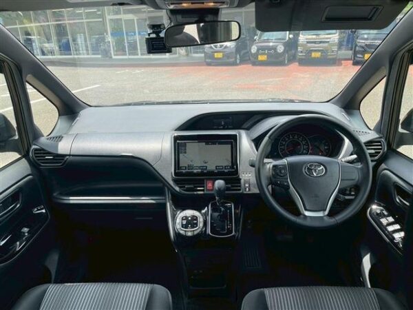 Ref:AUX-18700597 TOYOTA VOXY 2017 - Image 2