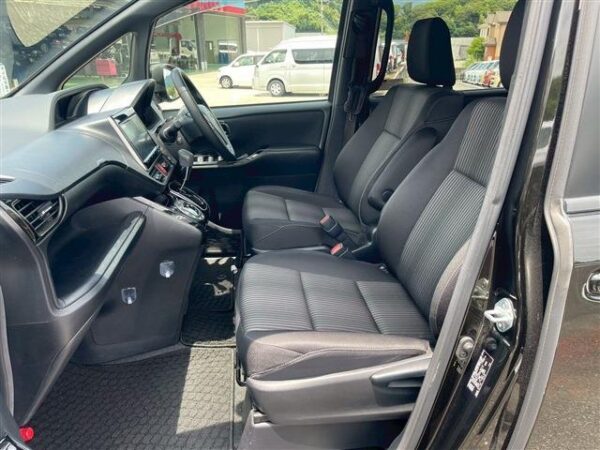 Ref:AUX-18700597 TOYOTA VOXY 2017 - Image 3