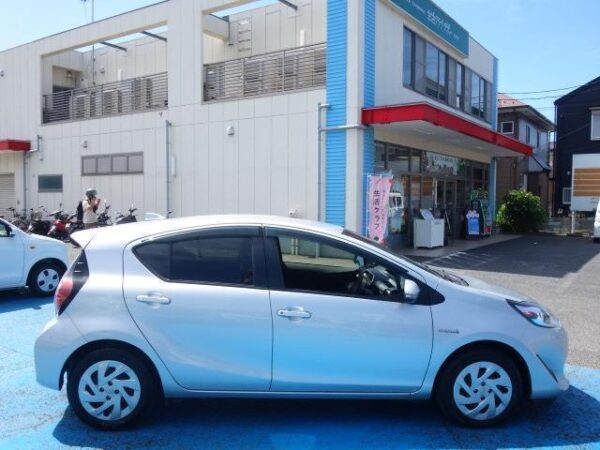 Ref:AUX-18724008 TOYOTA AQUA 2018 - Image 12