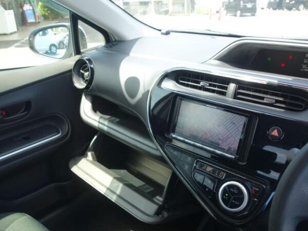 Ref:AUX-18724008 TOYOTA AQUA 2018 - Image 18